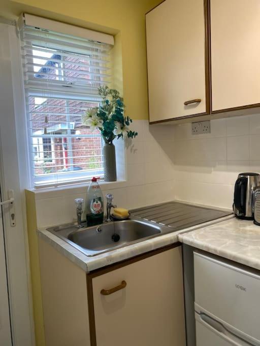 Cosy Apartment With Private Access And Kitchenette In Guildford (Adults Only) Worplesdon Exterior foto