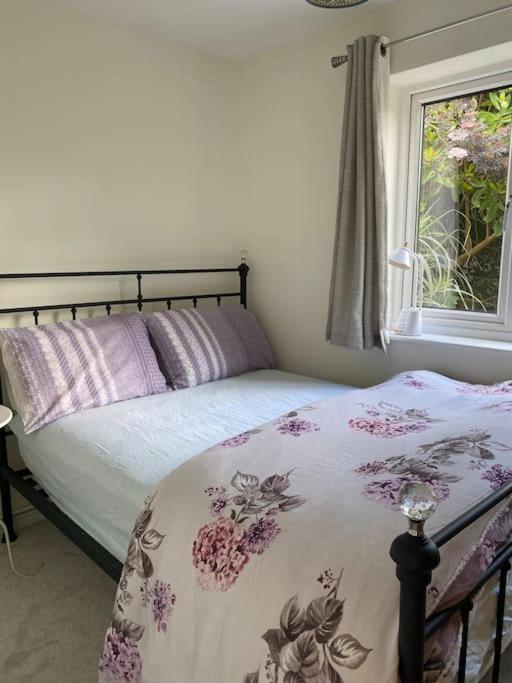 Cosy Apartment With Private Access And Kitchenette In Guildford (Adults Only) Worplesdon Exterior foto