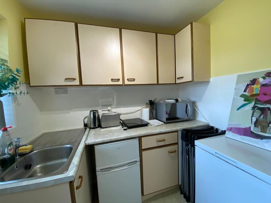 Cosy Apartment With Private Access And Kitchenette In Guildford (Adults Only) Worplesdon Exterior foto
